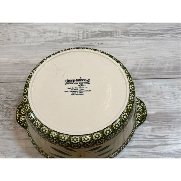 Temp-tations by Tara Old World Green Handled Round Baker w/ Plastic Lid & Stand - Picture 10 of 13